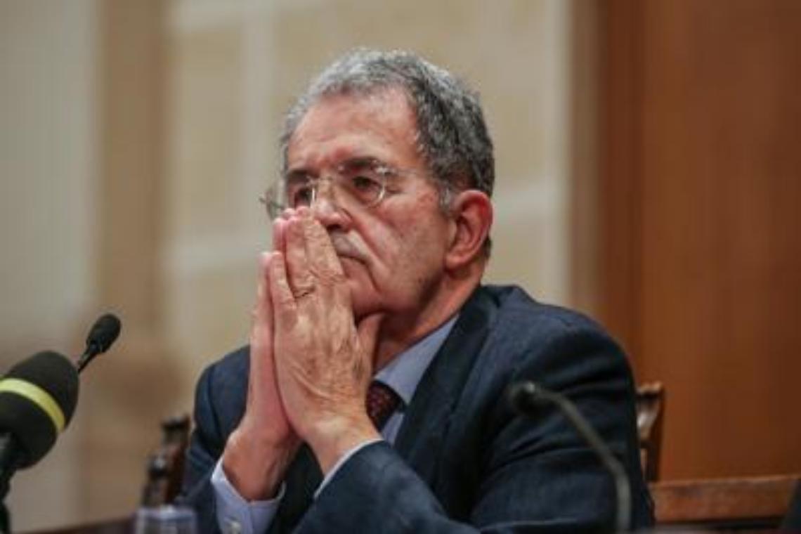 Quella tirata di capelli di Prodi a una giornalista