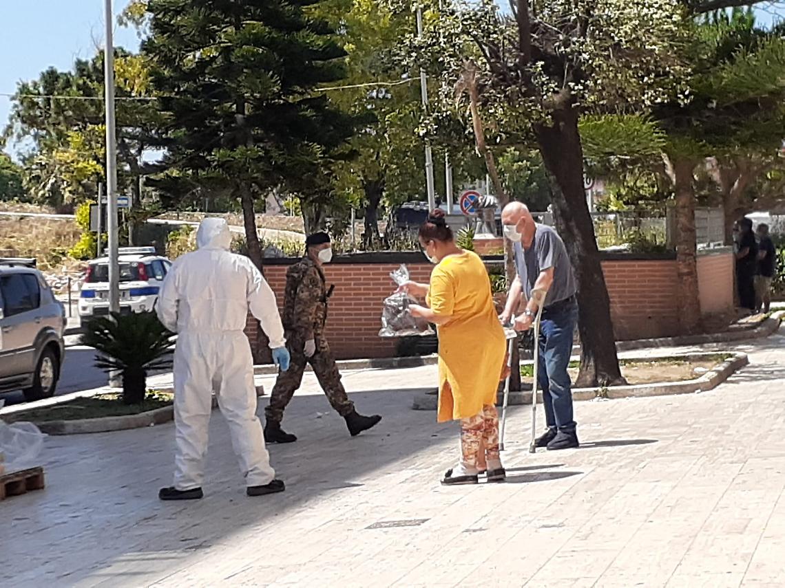 Mondragone, blindati i palazzi della zona rossa