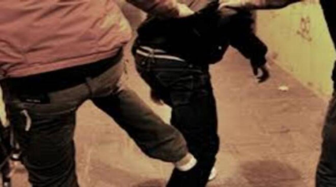 Lite nella movida: giovane accoltellato a Coroglio
