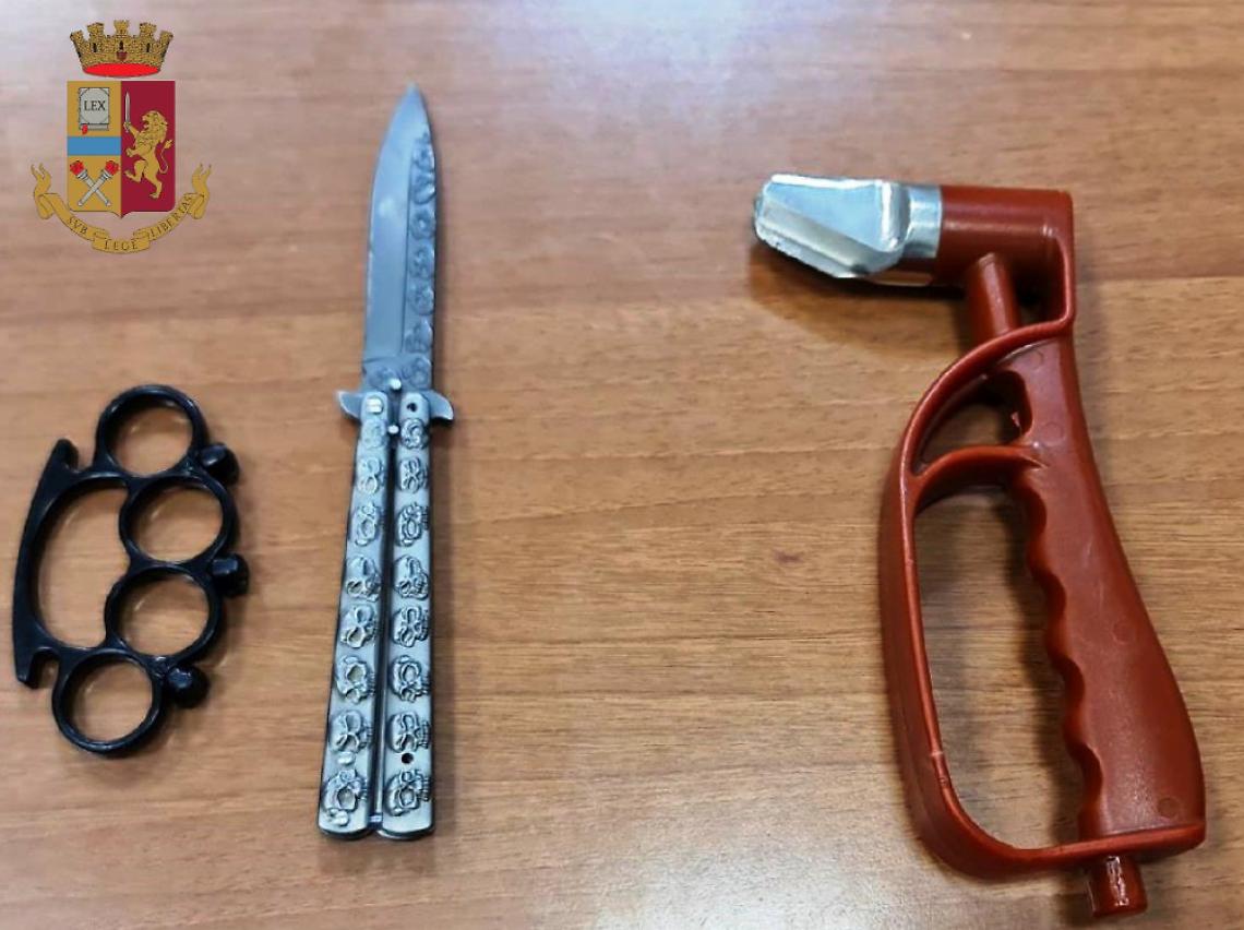 Portici: 14enne sorpreso con tirapugni, coltello e martello frangivetro
