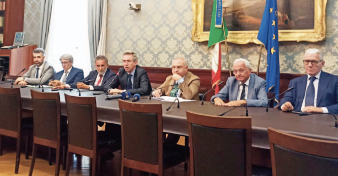 Napoli, &egrave; lotta contro i taxi selvaggi