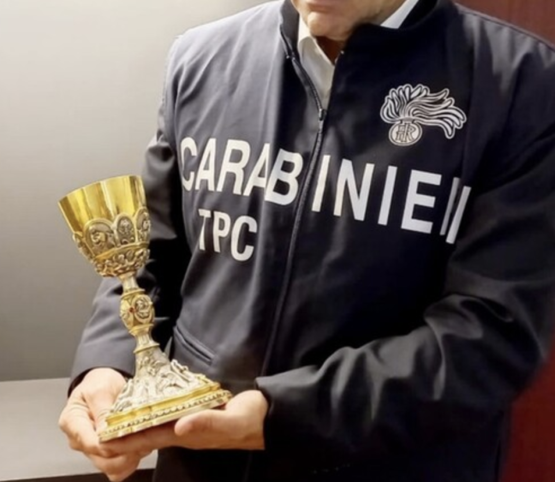 Carabinieri restituiscono prezioso calice a chiesa di Secondigliano