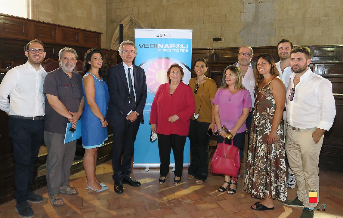 “Vedi Napoli e poi torni”, percorsi guidati e concerti fino a ottobre