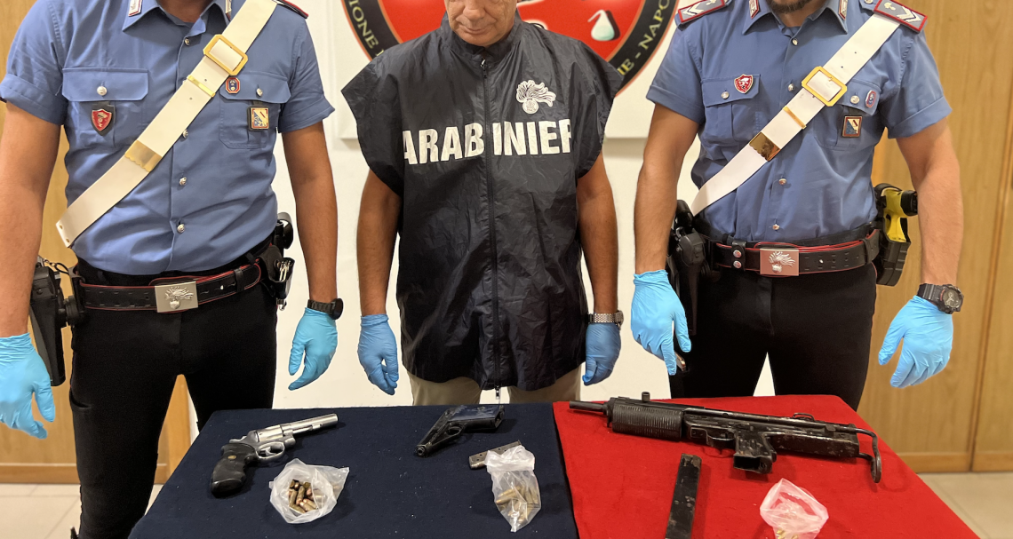 Armi e munizioni sequestrate dai carabinieri a Secondigliano