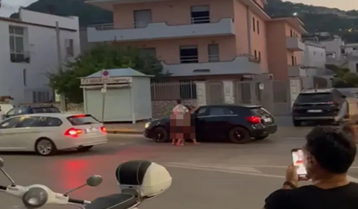 Coppia fa sesso in strada, denunciati i protagonisti del video virale