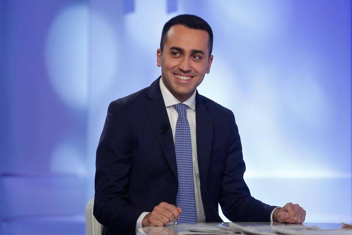 Di Maio: «Proposta di governo sarà votata online su Rousseau». Ma il Pd non ci sta