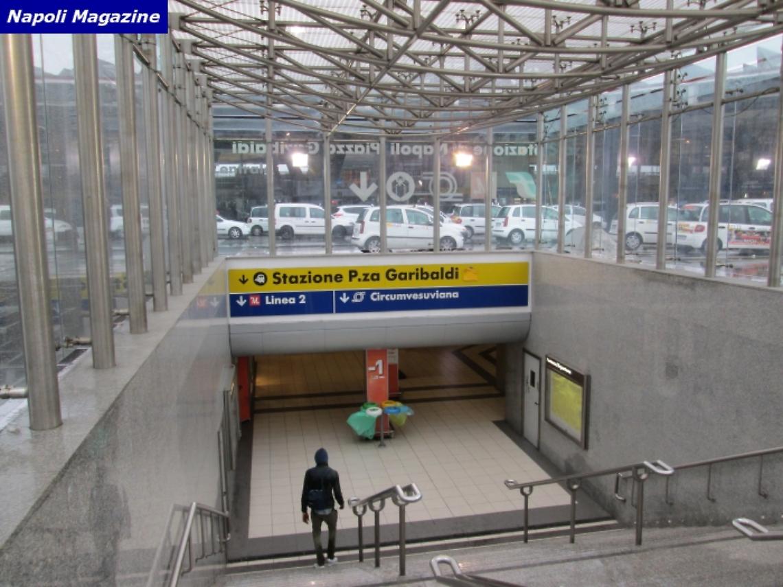 Suicidio sui binari della metropolitana, ragazza si lancia sotto al treno