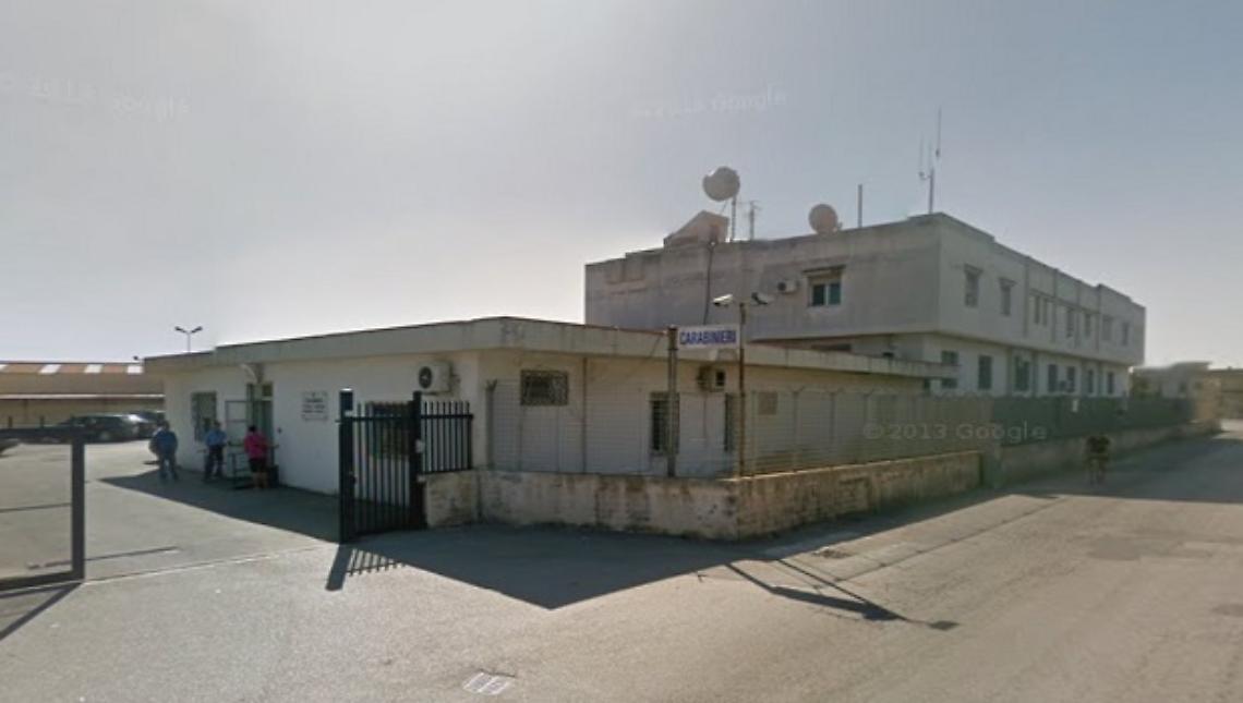 Minaccia la moglie con un punteruolo: arrestato