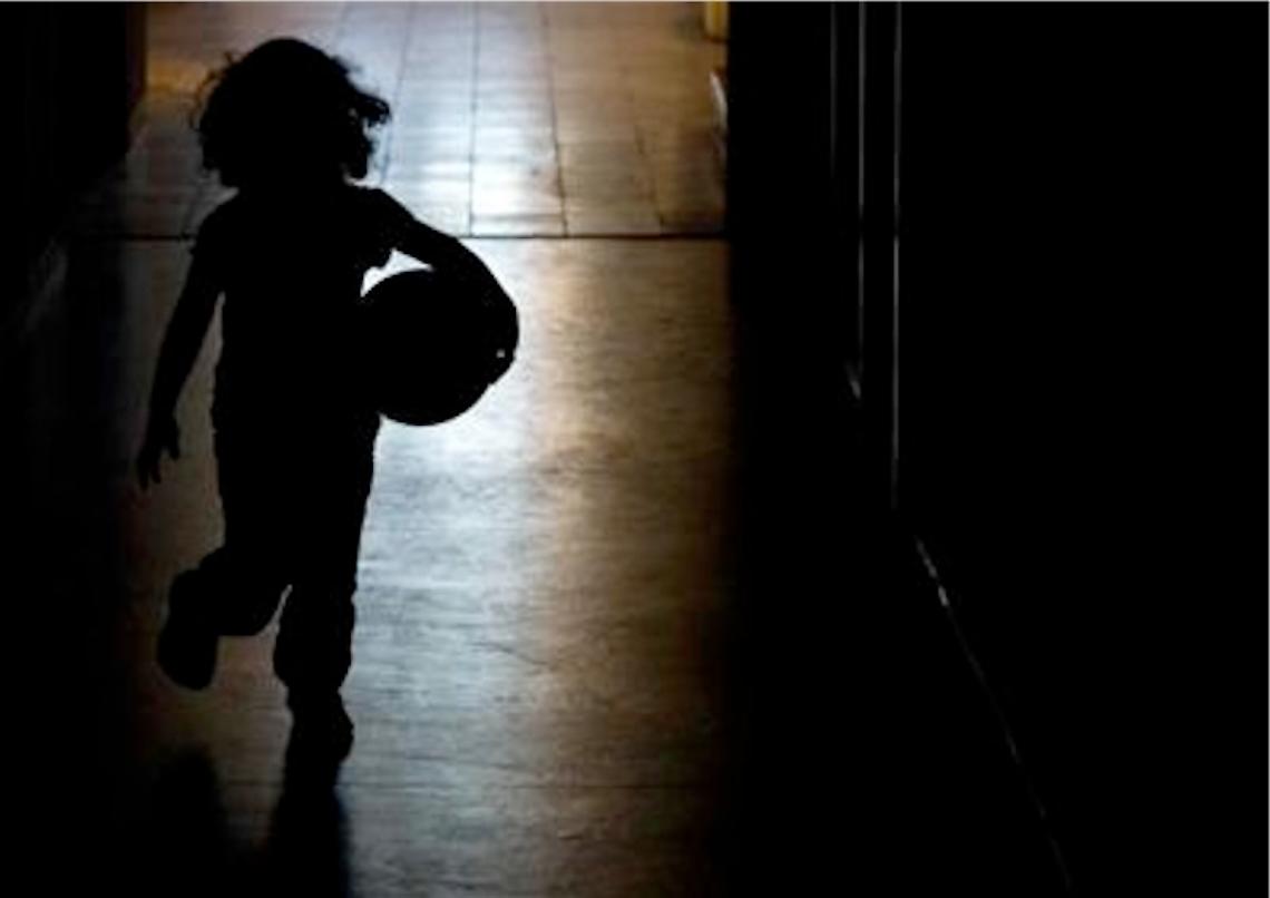 Una 13enne decapita il figlio di 5 anni del suo stupratore