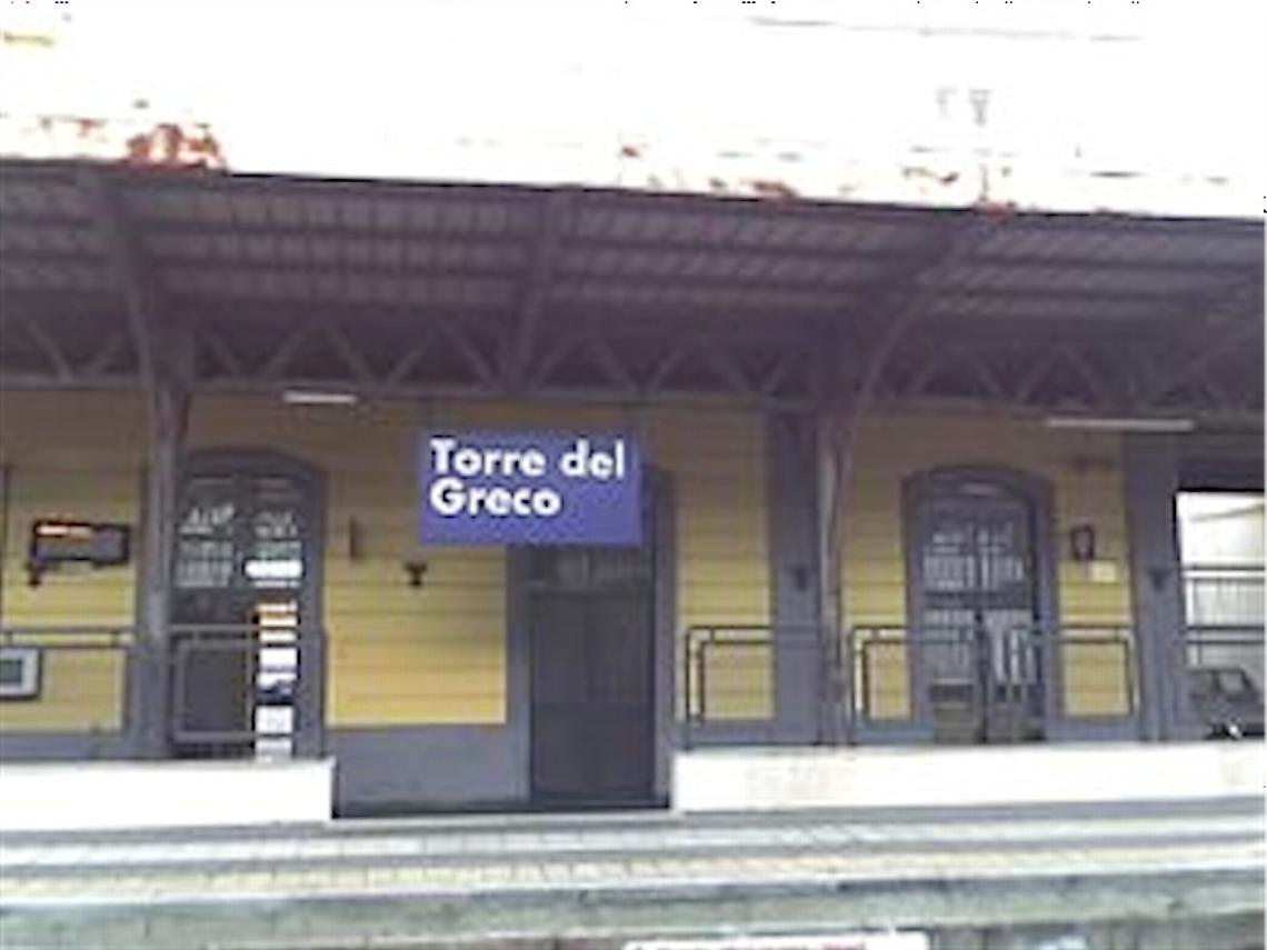 Senza biglietto, aggredisce il capotreno a Torre del Greco
