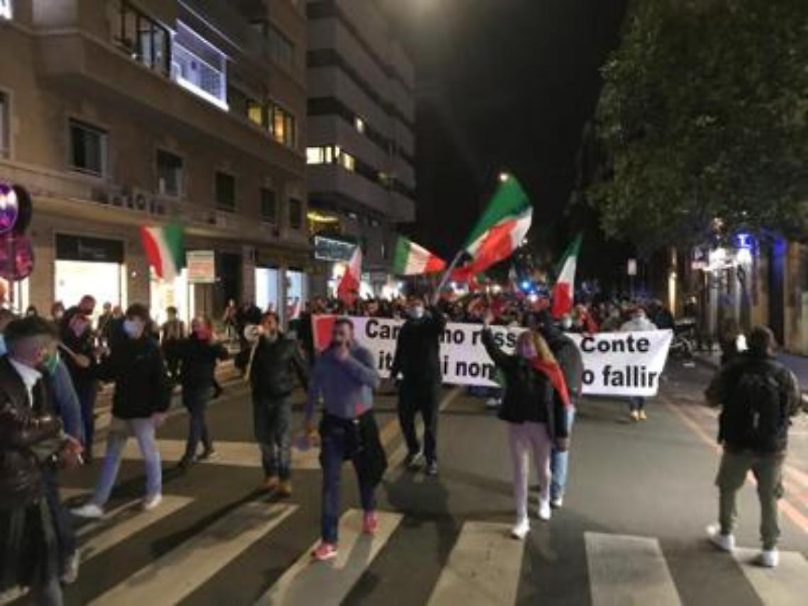 Roma, scontri a manifestazione piazza del Popolo