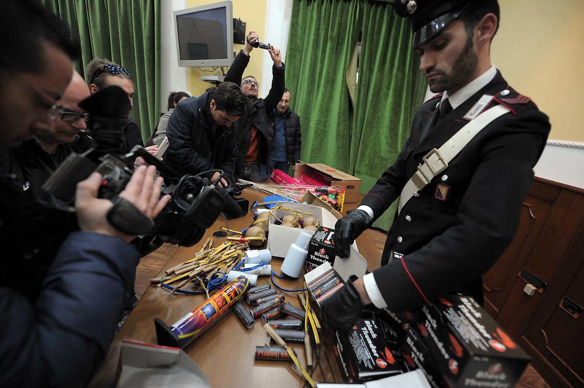 Ercolano, 2 minorenni con un chilo di botti illegali
