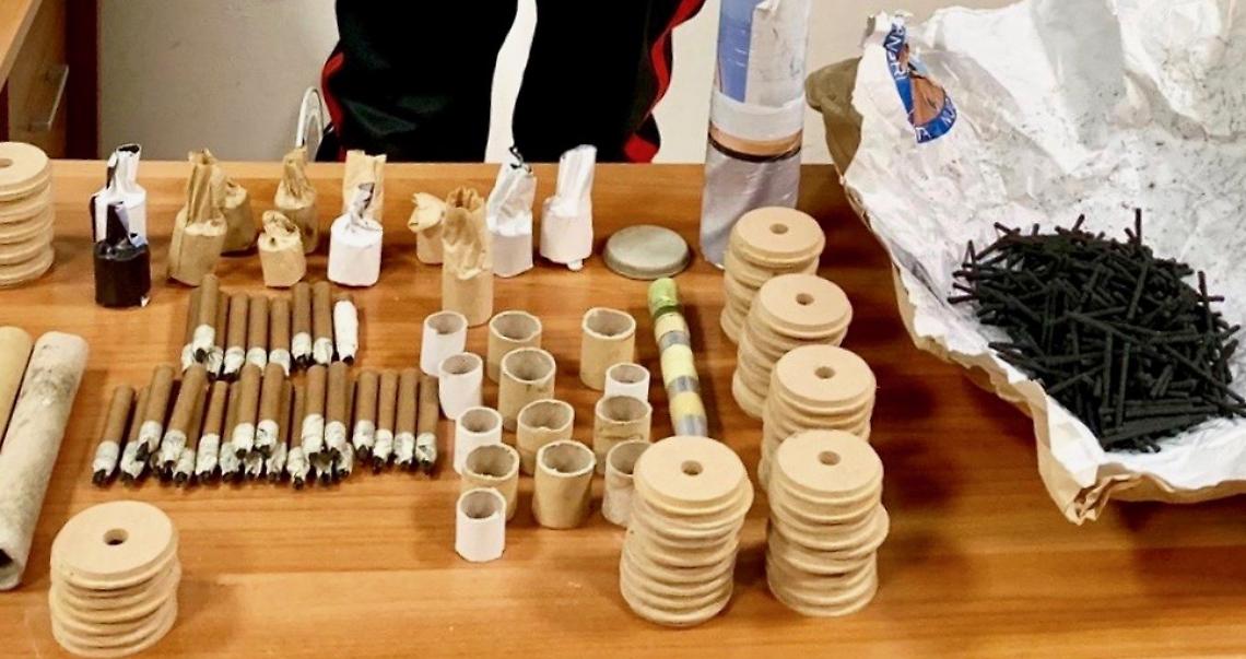 Scoperto deposito per fabbricare bombe a Torre Annunziata