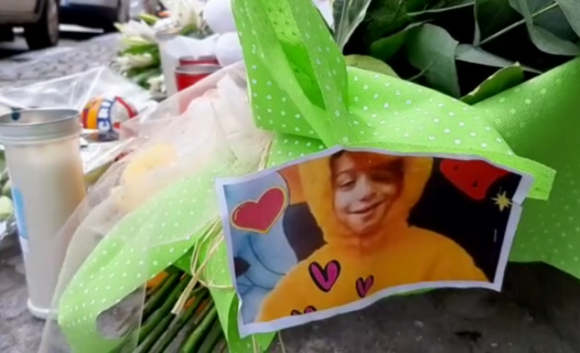 Bimbo ucciso a bastonate dal patrigno, la mamma condannata a 30 anni