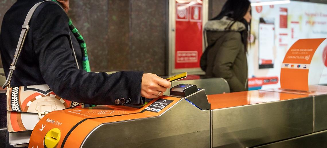Arriva a Napoli il contactless su metro, bus e treni