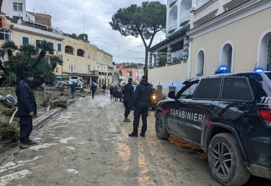 Frana a Ischia, si scava nel fango alla ricerca dei dispersi
