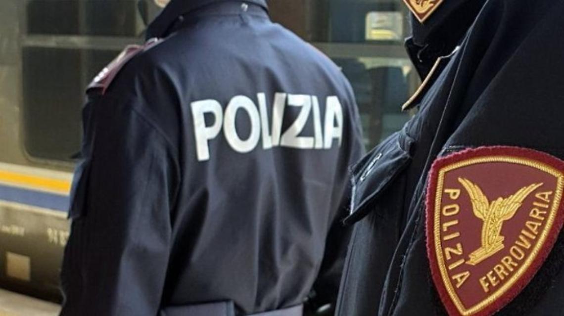 Paura alla Stazione Centrale, immigrato accoltella due poliziotti: arrestato