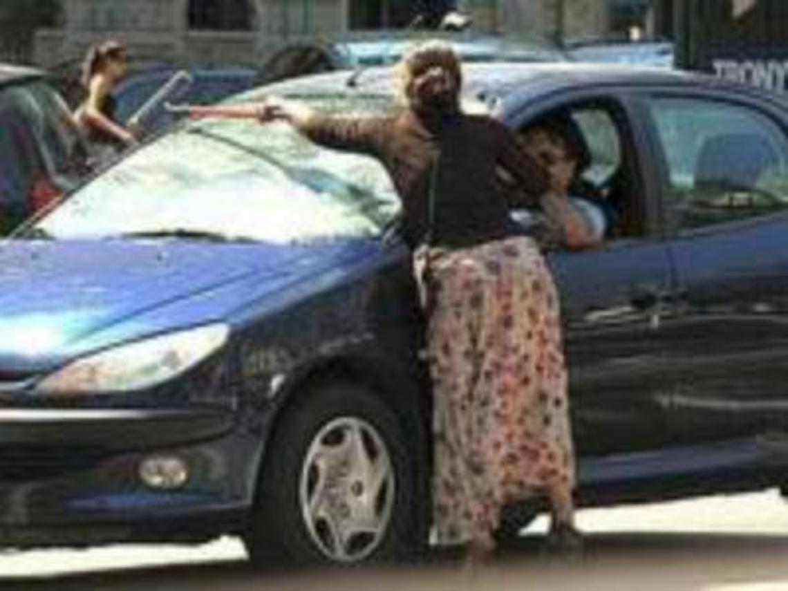 Caserta, lavavetri aggredisce automobilista