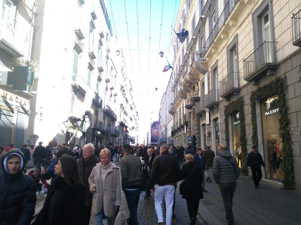 Turisti in calo a Napoli, Federalberghi: campanello d'allarme