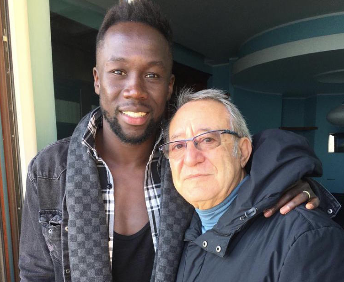 Passeggiata sul lungomare e visita al "Roma" per Bacary Sagna