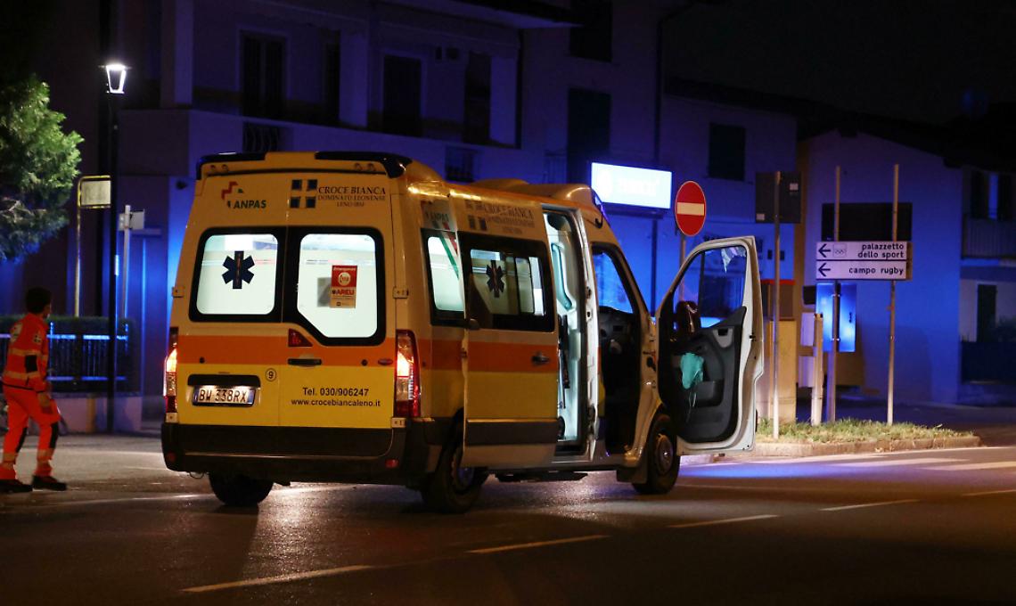 Rissa tra giovani, 17enne accoltellato: è grave