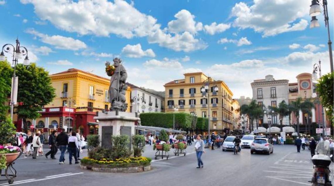 «Sorrento non si ferma», il sindaco rilancia gli appuntamenti pasquali
