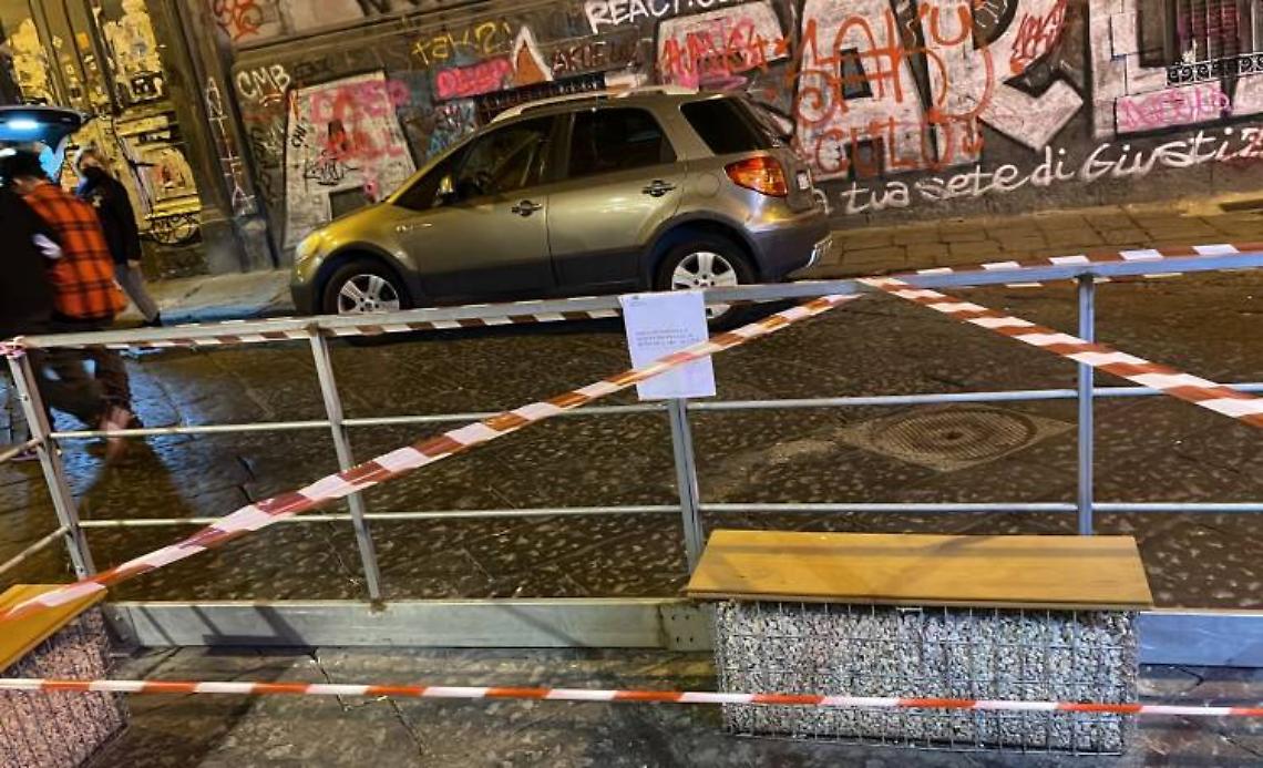 Mezzocannone, annullato il sequestro della pedana del bar