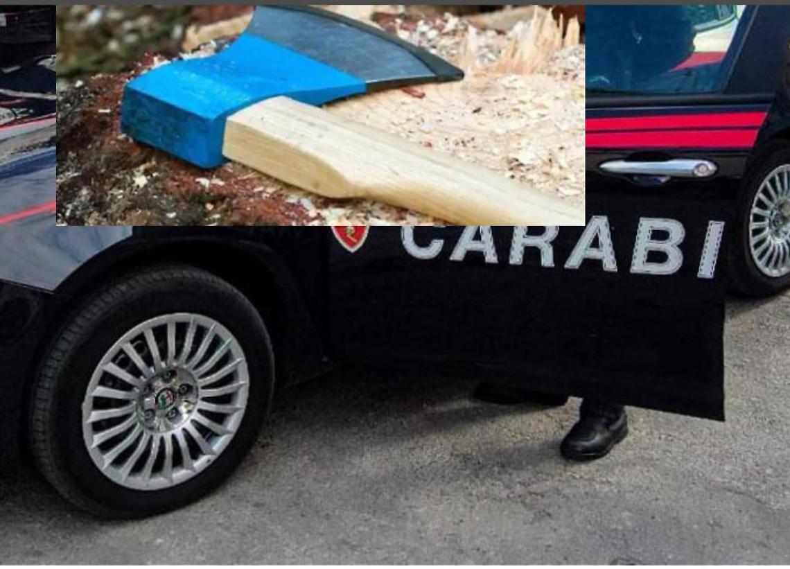 Choc in strada, uccide con un'ascia il suocero. In fin di vita anche la moglie e la suocera