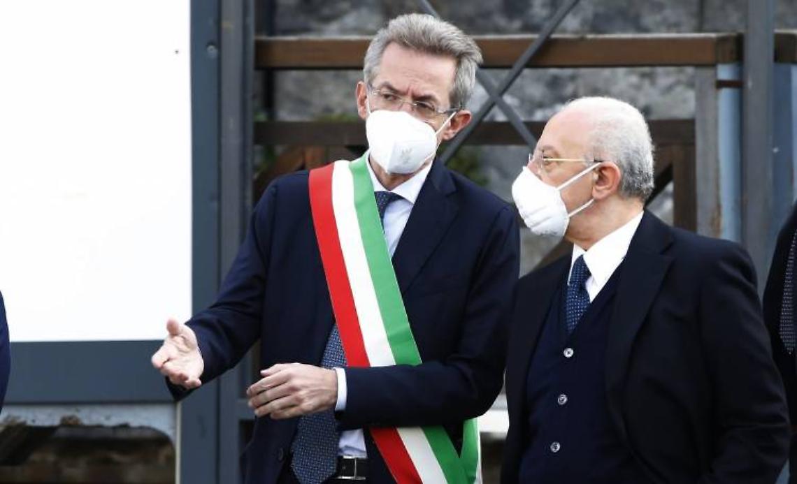 Pd a sinistra, De Luca resta in silenzio