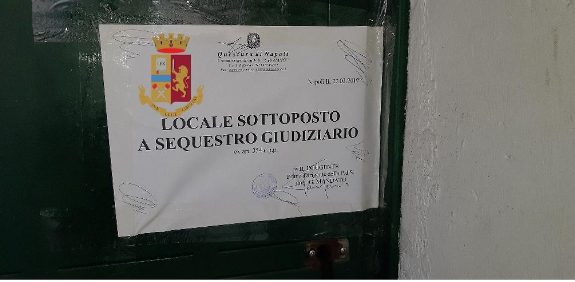 Polizia scopre fabbrica abusiva di scarpe a Scampia