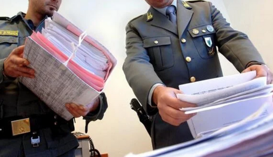 Frode e riciclaggio, 5 arresti e sequestro