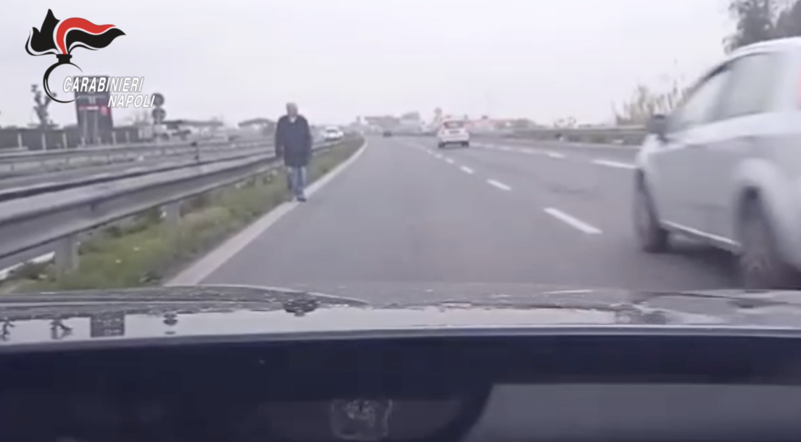 Vaga a piedi sull'Asse mediano, 80enne salvato dai carabinieri