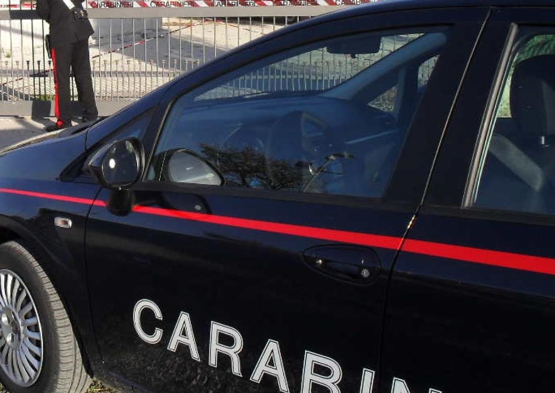 Si impossessano di una casa popolare a Pianura, la rivendono, poi chiedono altri soldi: presi tre uomini del clan Marfella-Pesce