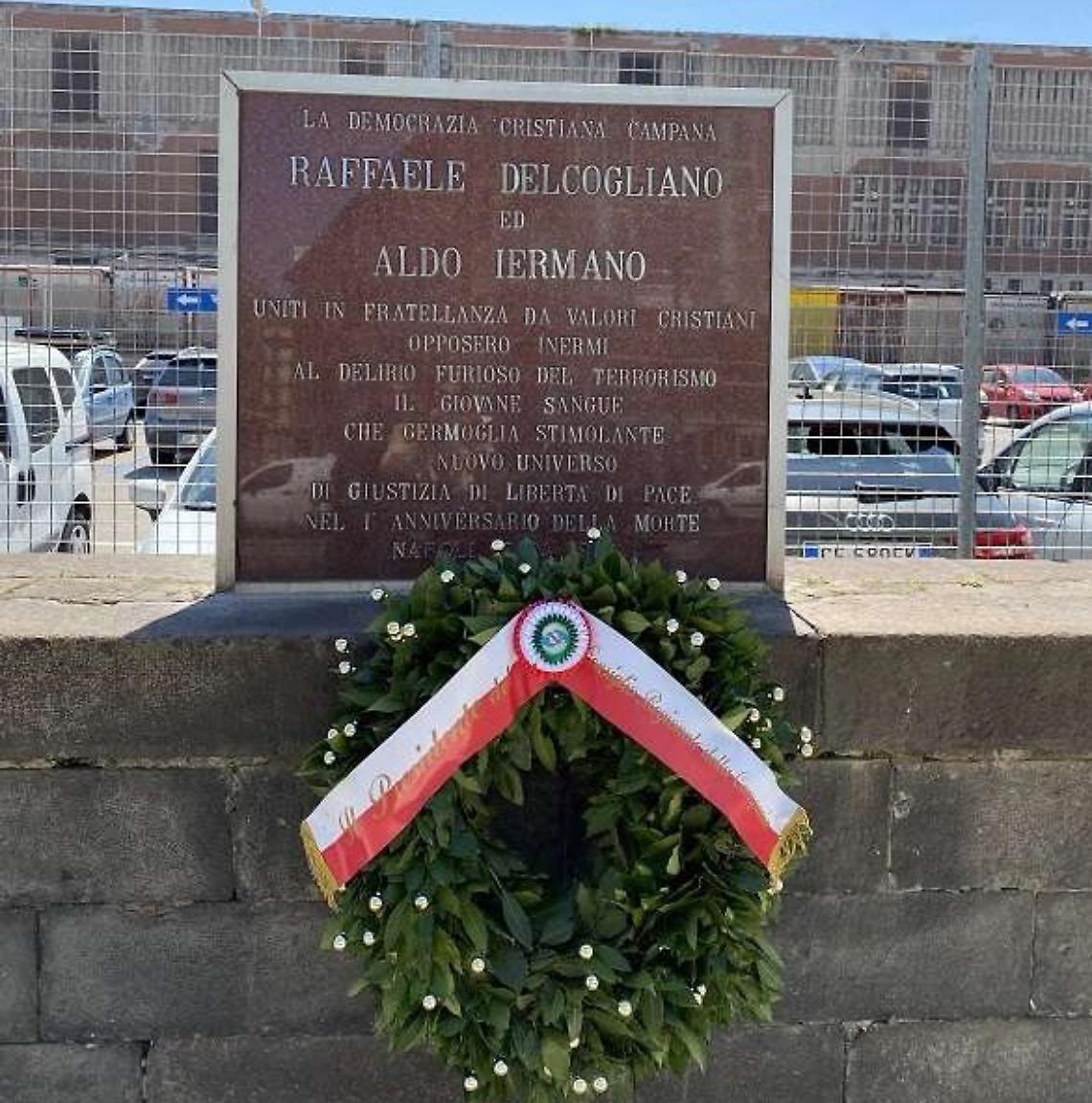 Una corona d'alloro per ricordare Delcogliano e Iermano uccisi dalle Br 40 anni fa