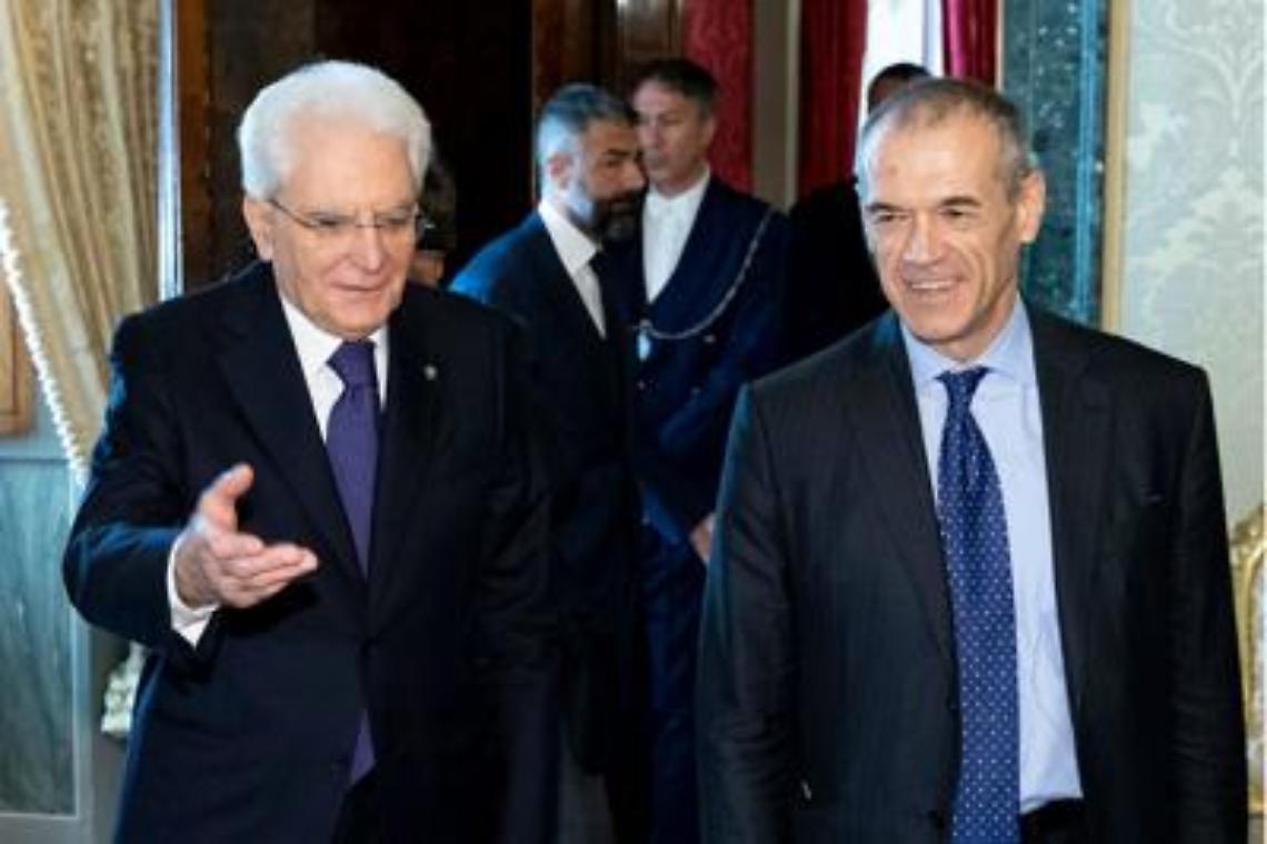 Mattarella dà l'incarico a Cottarelli