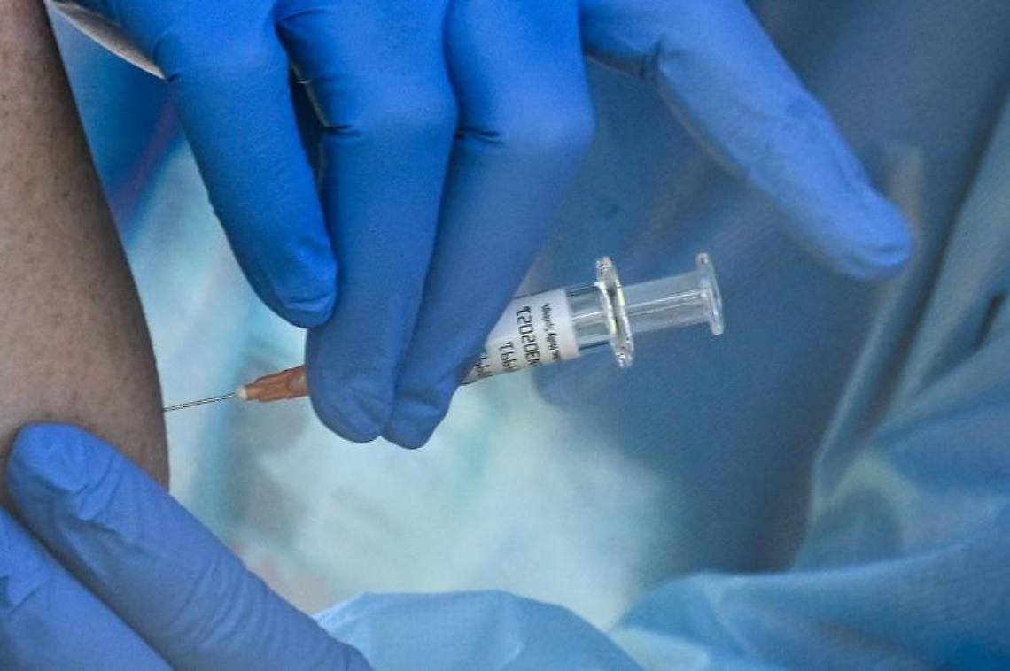 Covid, a Pozzuoli vaccini in riva al mare fascia 18-29 anni