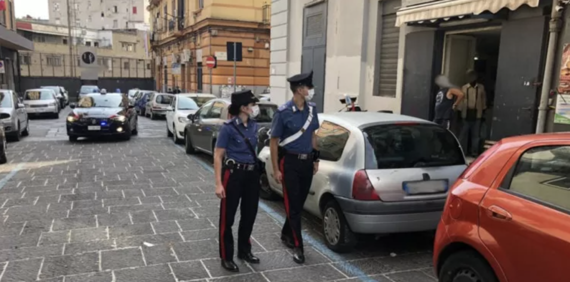 Accoltellato a piazza Garibaldi per uno sguardo di troppo