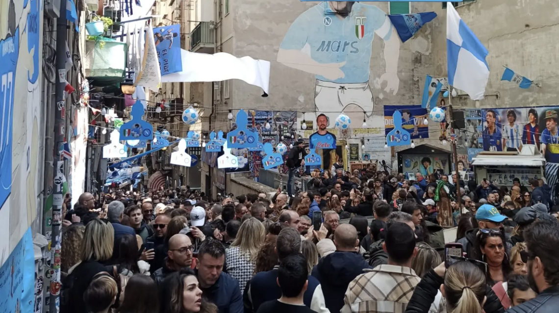 Boom di turisti, Cappella Sansevero sold out e folla al largo Maradona