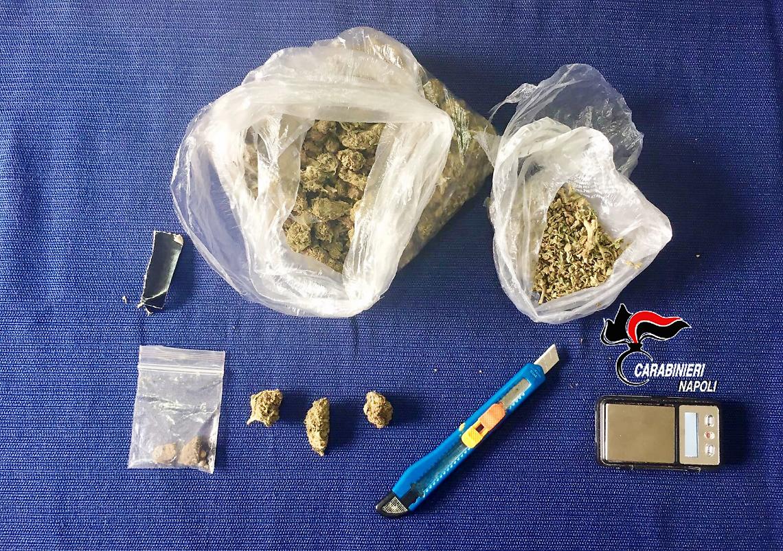 Torre Annunziata, spaccia spinello a un 16enne: preso