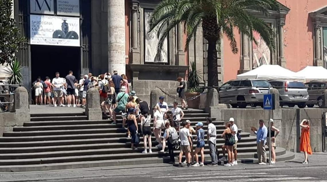 Turismo, De Luca: «In Campania è tutto esaurito» 