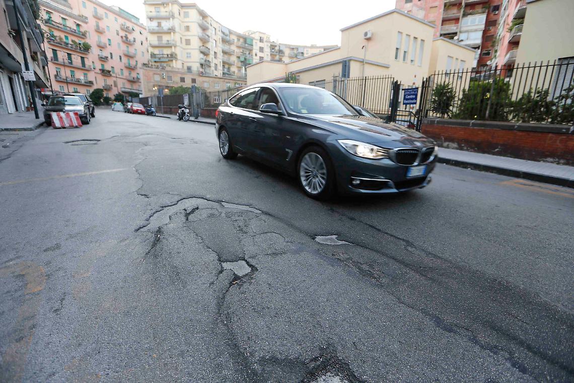 No all'asfalto al corso Vittorio Emanuele, slittano i lavori