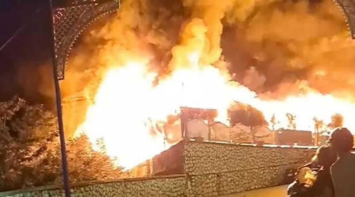 Gragnano. Incendio al ristorante "La Cantina del Castello". Clienti in fuga. 7 ustionati lievi e uno trasportato al Cardarelli di Napoli