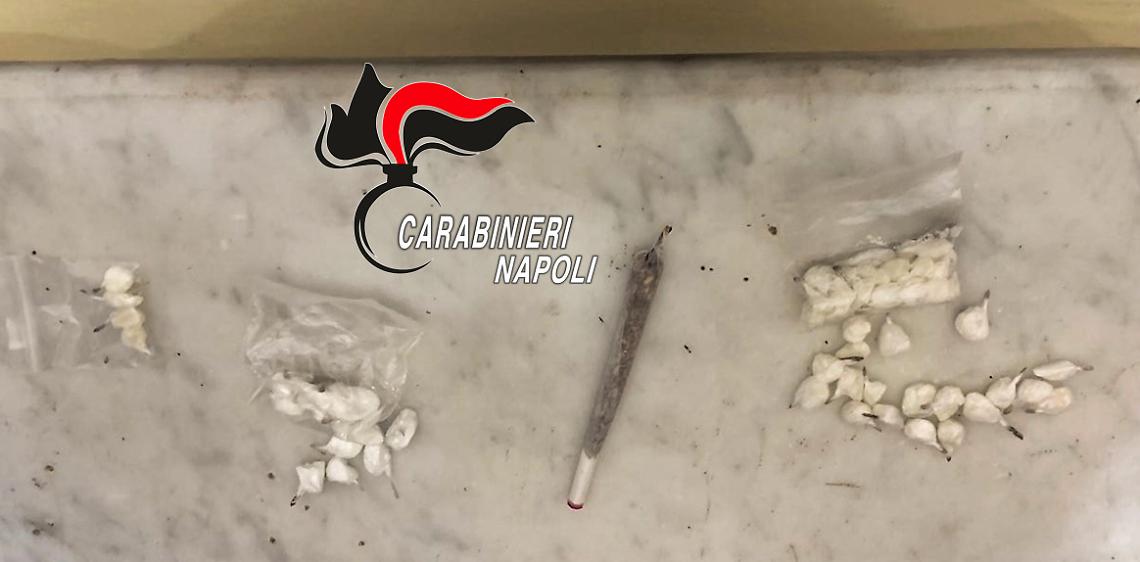 Torre Annunziata, cocaina e crack sul tavolo del soggiorno