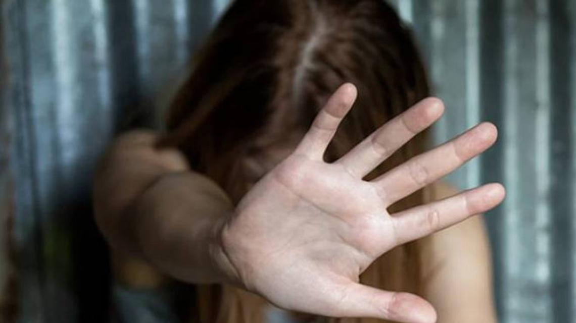 Violenza donne, schiaffi a compagna: arrestato 31enne 