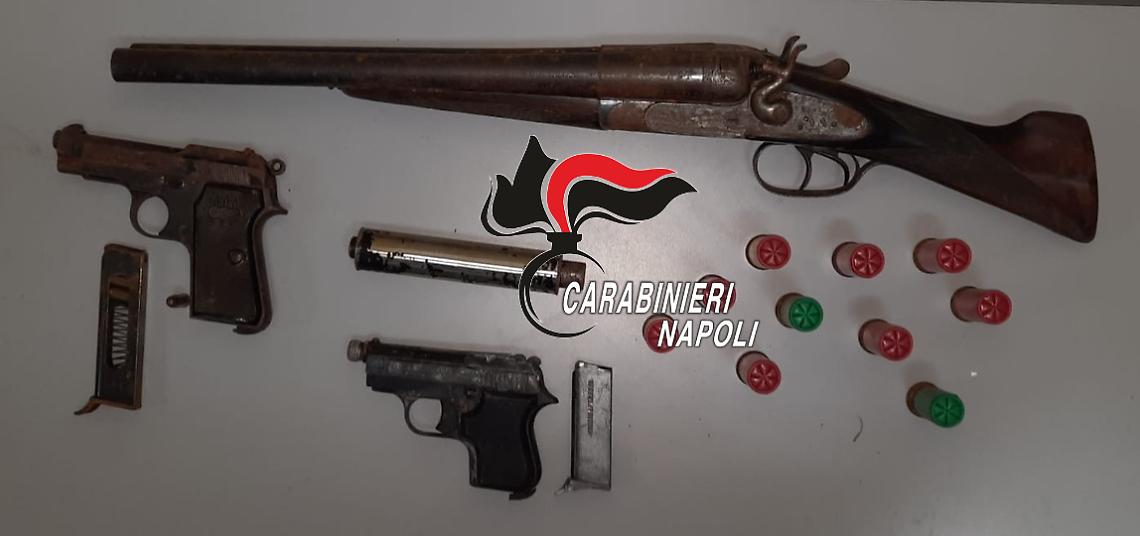 Giugliano, arsenale in una casa diroccata