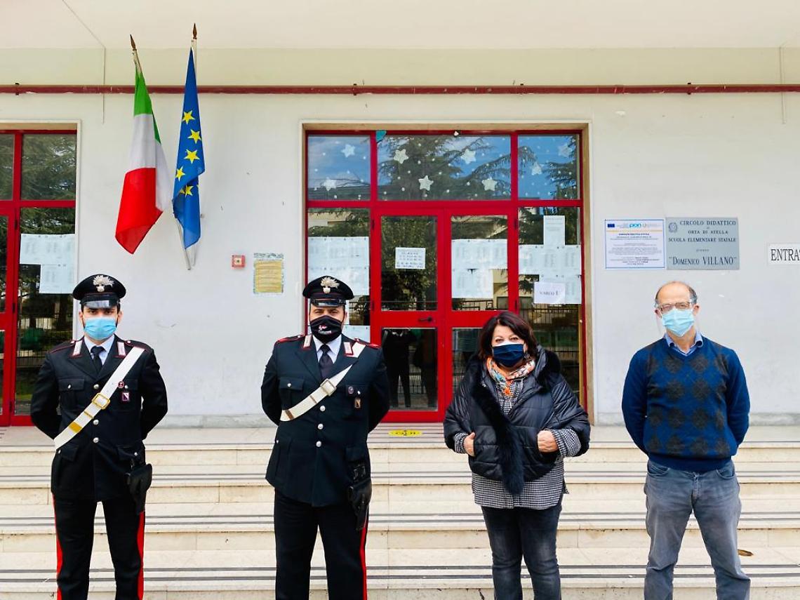 Carabinieri consegnano pc per la Dad agli studenti della zona rossa