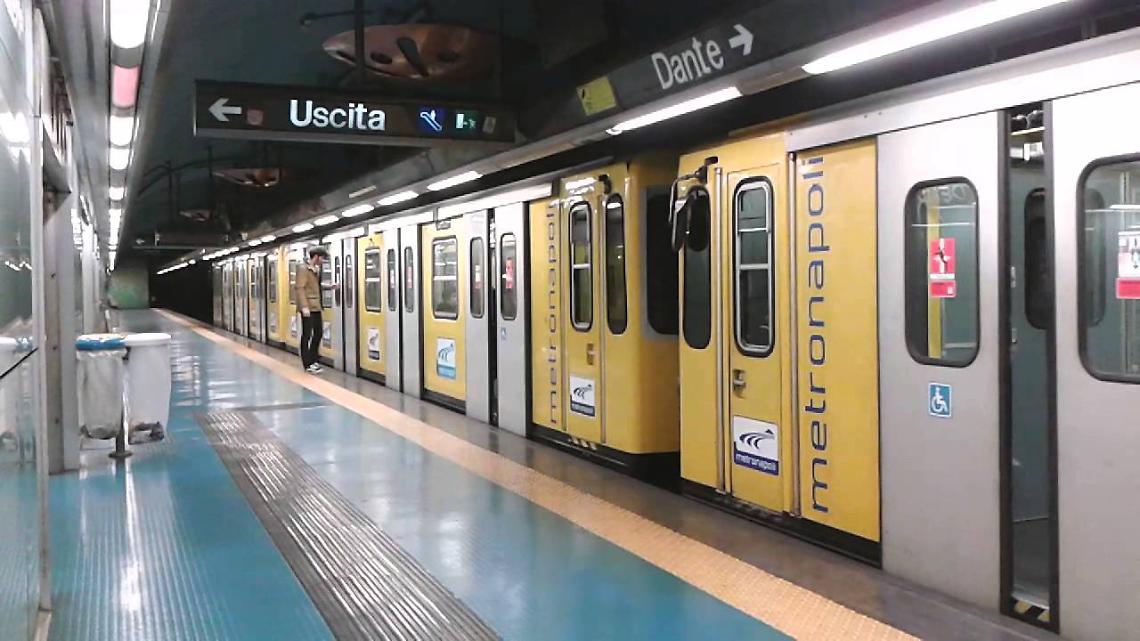 Odore di gas nelle stazioni, sospese le corse della metro