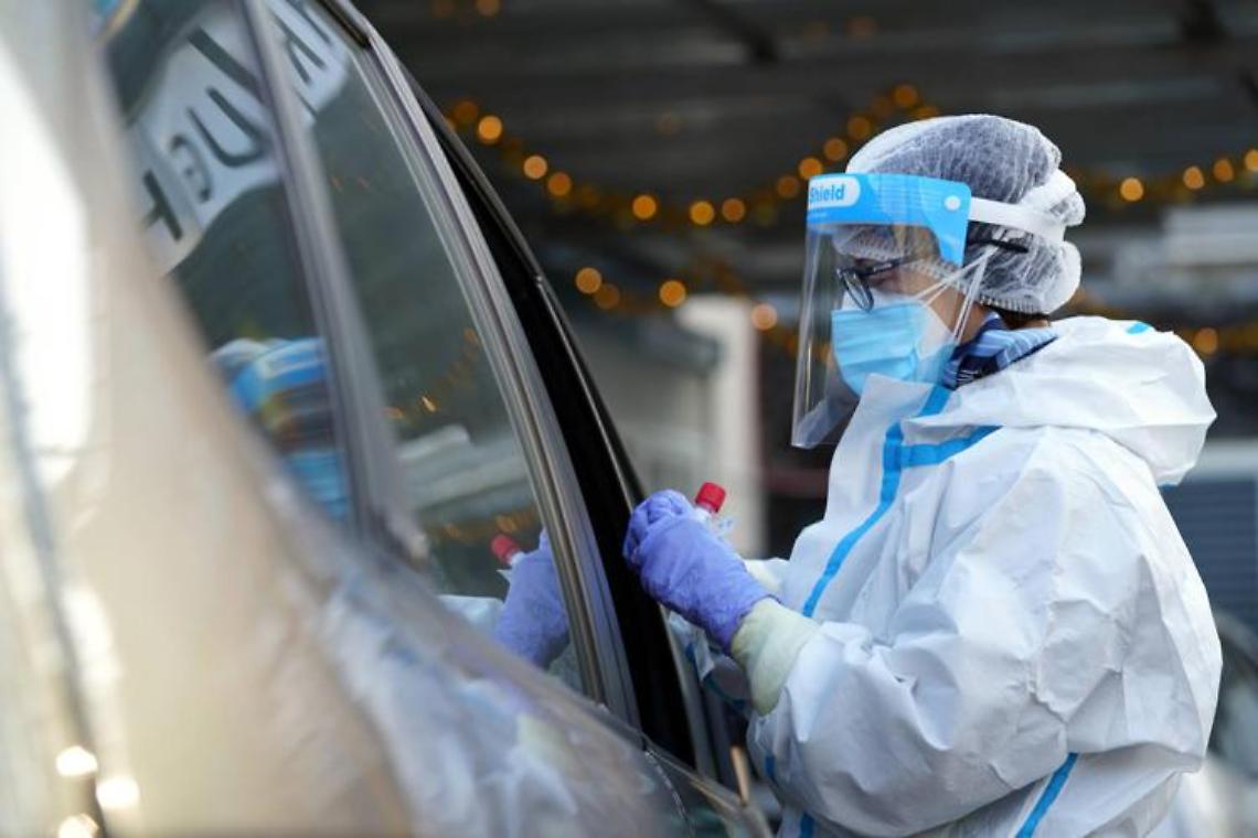 Covid in Italia, contagi salgono: «+43% in una settimana»