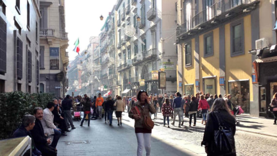 Turista inglese picchiato e rapinato in centro, arrestato 44enne