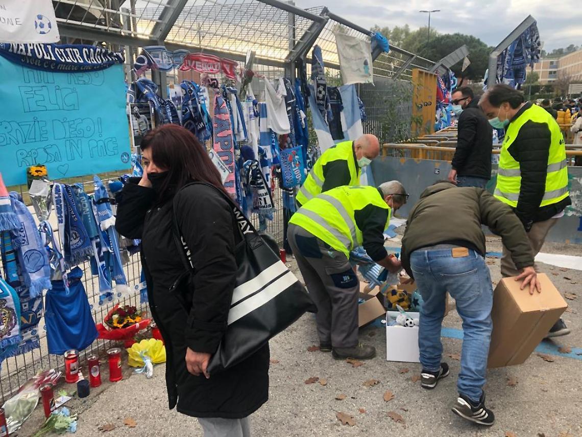 Maradona, sacrario nello stadio per i cimeli lasciati dai napoletani 